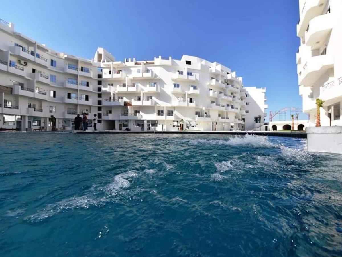 Apartment Taranto Near The Sea Redsealine 후르가다 외부 사진