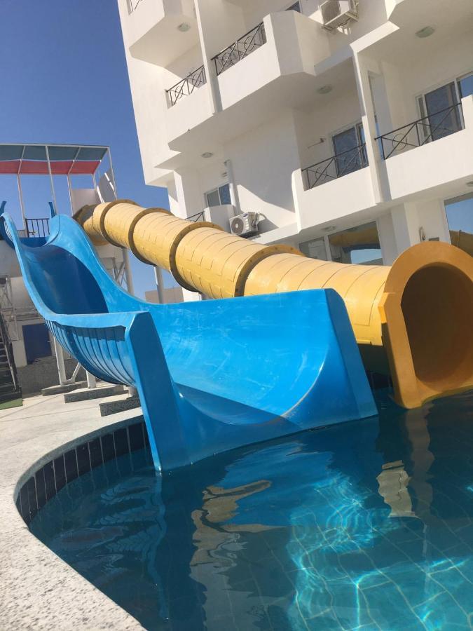 Apartment Taranto Near The Sea Redsealine 후르가다 외부 사진