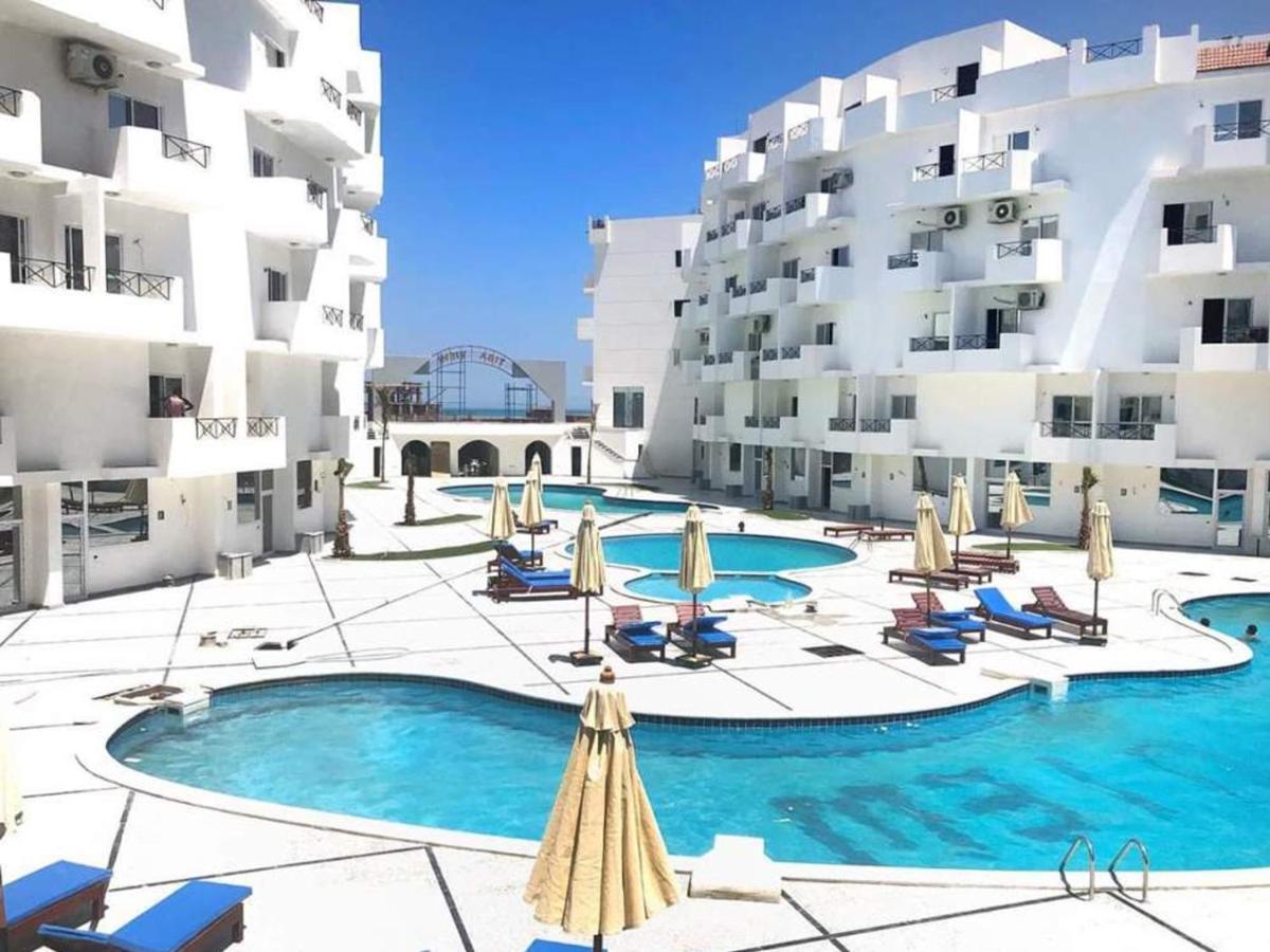Apartment Taranto Near The Sea Redsealine 후르가다 외부 사진